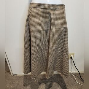 Vintage I. Magnin size s wool brown/black houndstooth pattern skirt. Small flaw